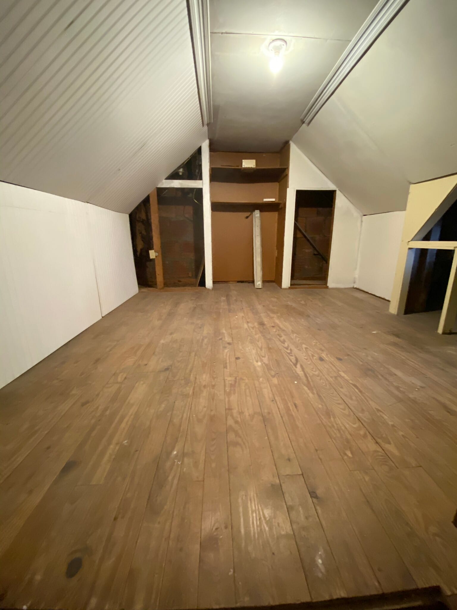 3rd floor room - 1682 W 15th St