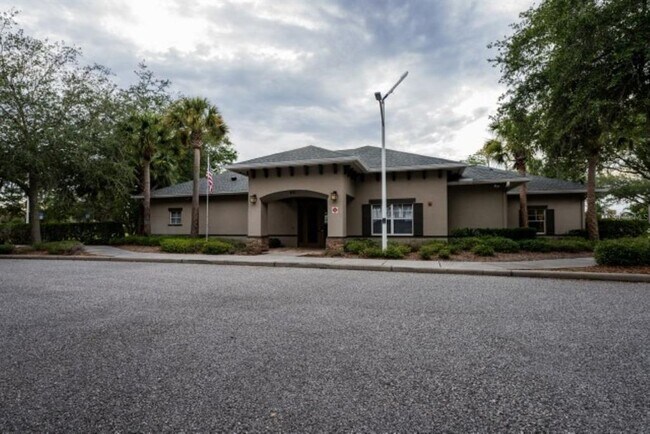 Building Photo - 913 Buckhurst Dr