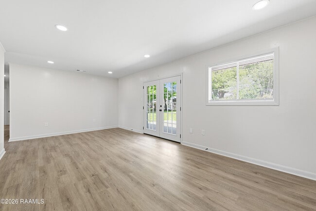 Building Photo - 317 Kim Dr