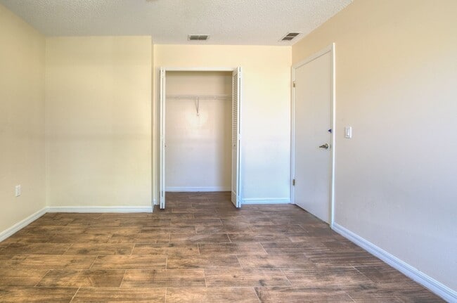 Building Photo - 179 Frontier Dr