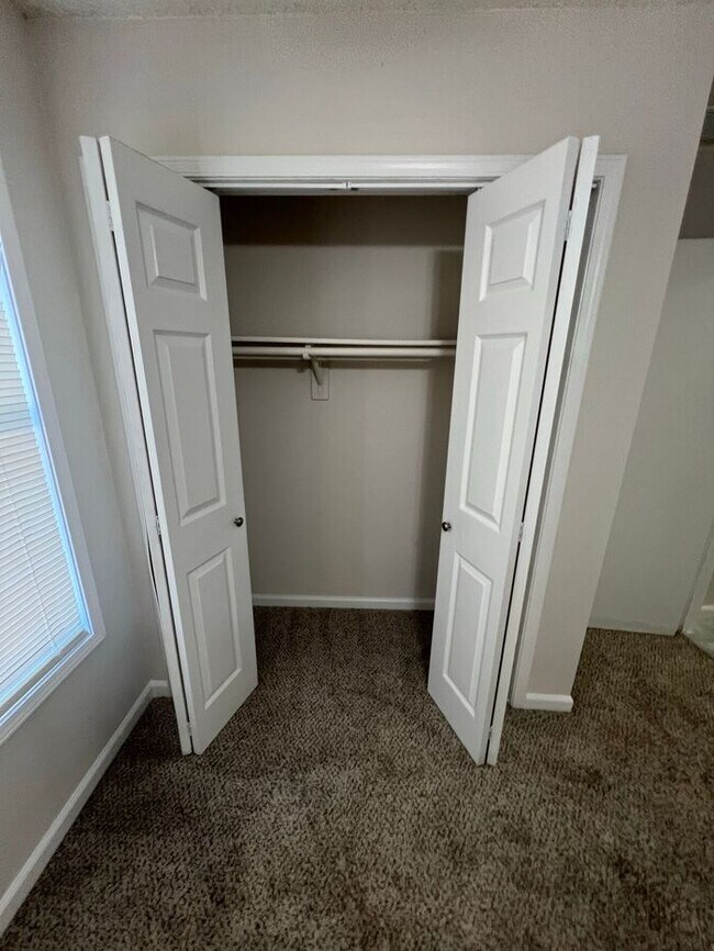 Building Photo - READY NOW! Top-Floor 2 Bedroom, 2 Bath Uni...