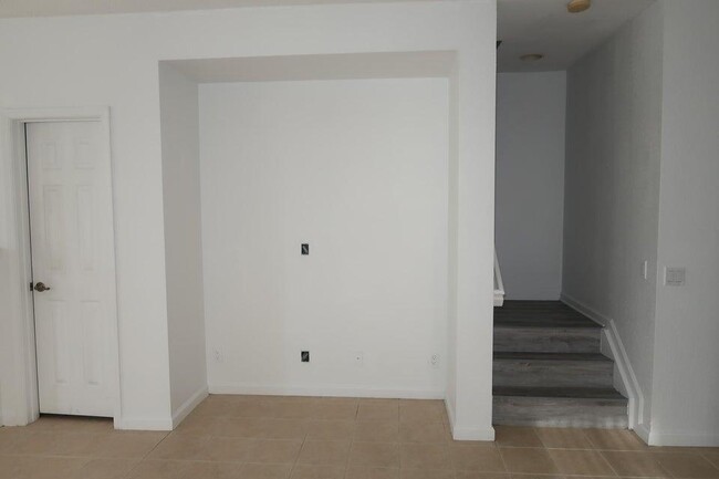 Building Photo - 3030 Laurel Ridge Cir