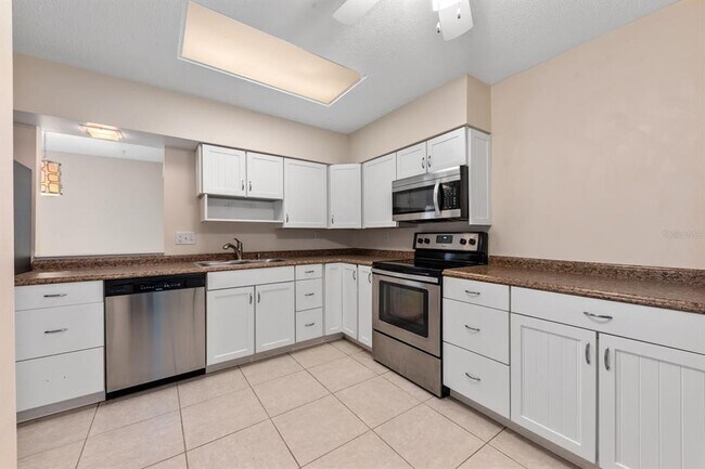 Building Photo - 2232 Bahia Vista St