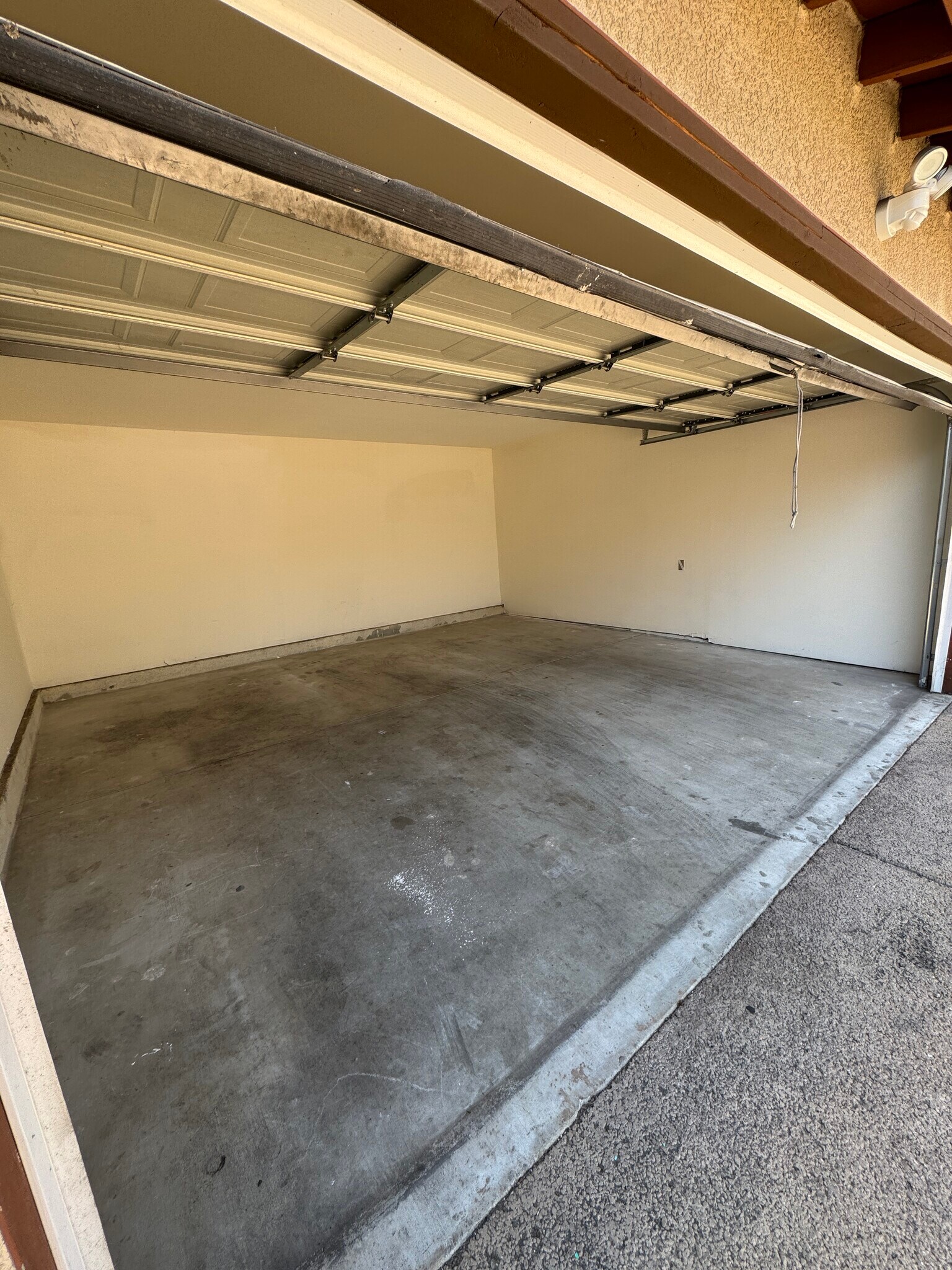Building Photo - 430 1/2 W 59th Pl