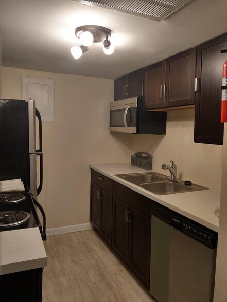 Kitchen - 4425 Enright Ave