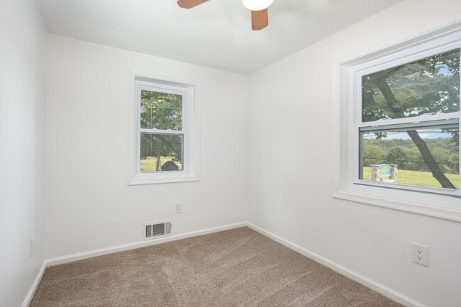 Building Photo - 1645 Roundtop Rd
