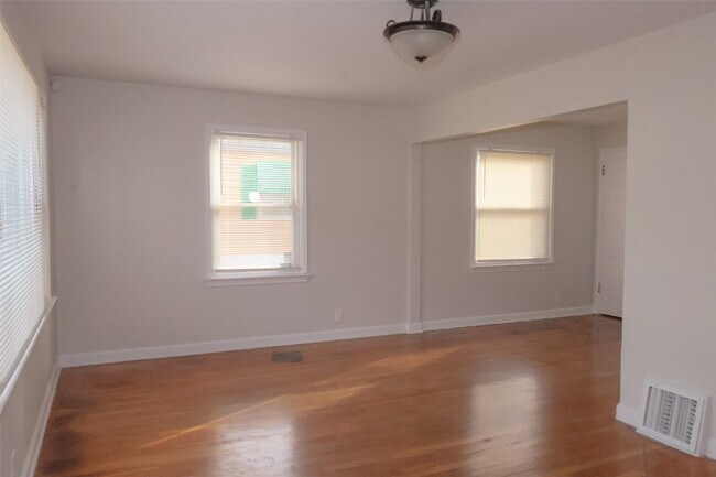 Building Photo - 10131 Cabot Dr