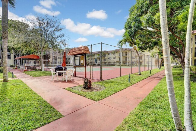 Building Photo - 253 S Cypress Rd