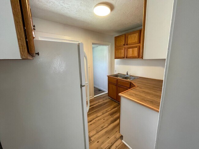 Building Photo - 2/1 Duplex in Benton