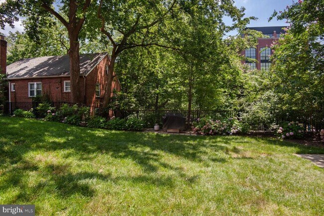 Building Photo - 1600 Clarendon Blvd