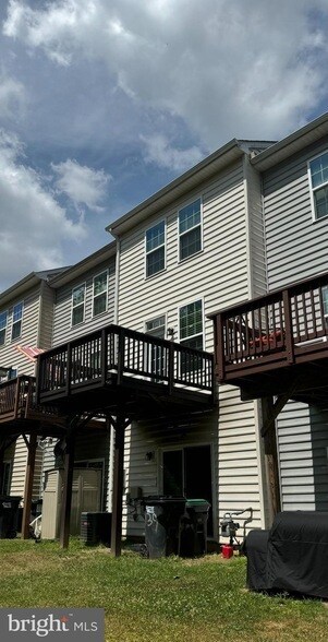 Building Photo - 139 Streamview Drive