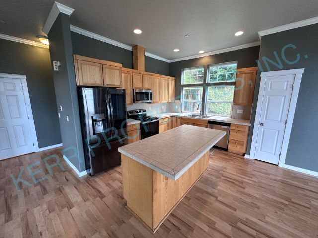 Building Photo - THE FIRST MONTH'S RENT IS FREE! Charming 3-Bedroom Tri-Level Retreat in Estacada with Spacious 19...
