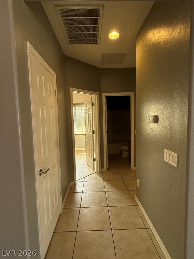 Building Photo - 3989 Spanish Barb St