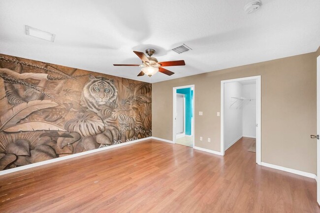 Building Photo - 214 SW Milburn Cir