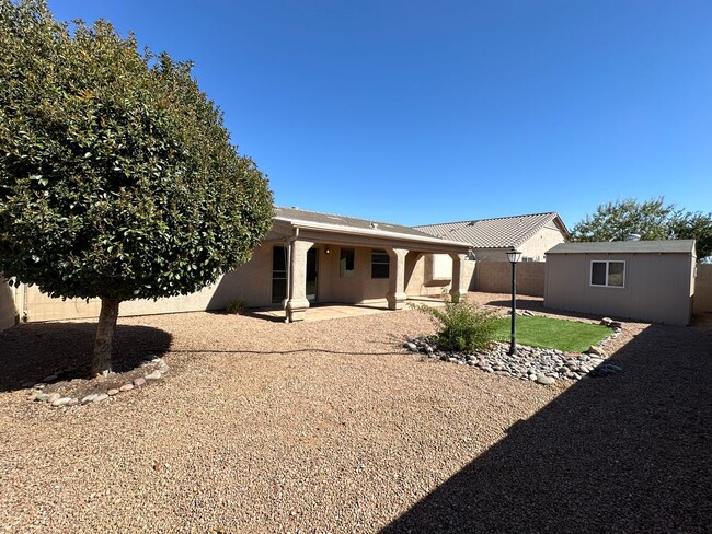 Building Photo - Beautiful 3 bedroom, 3 garage home in Chap...