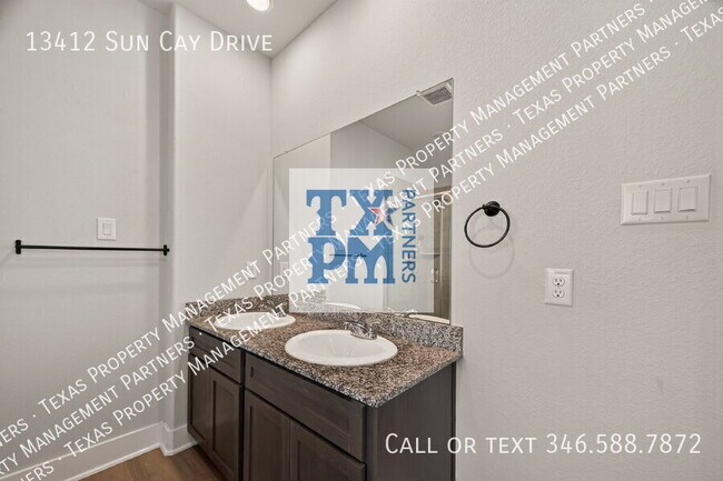 Building Photo - 13412 Sun Cay Drive