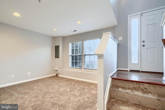 Building Photo - 736 Wineberry Way