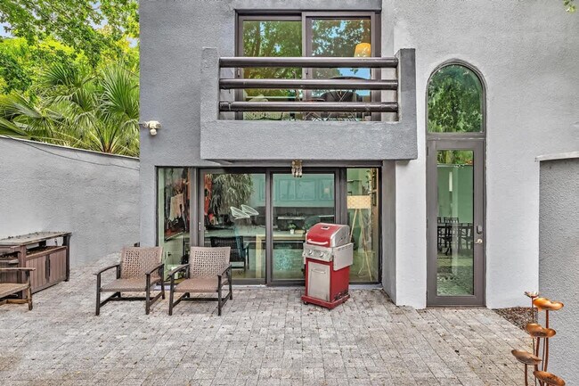 Building Photo - 2990 SW 30th Ct