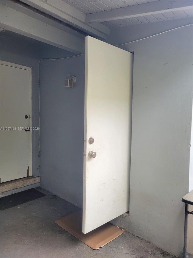 Building Photo - 1155 NE 113th St