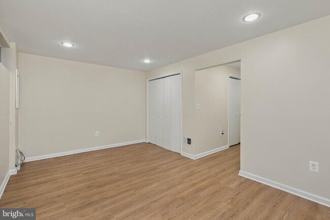 Building Photo - 1327 Alderton Ln