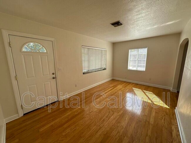 Building Photo - 18 N Meteor Ave