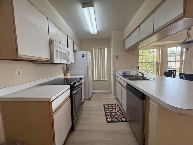 Building Photo - 2459 Sweetwater Club Cir