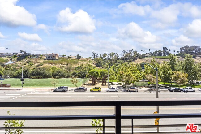 Building Photo - 12705 Bluff Creek Dr