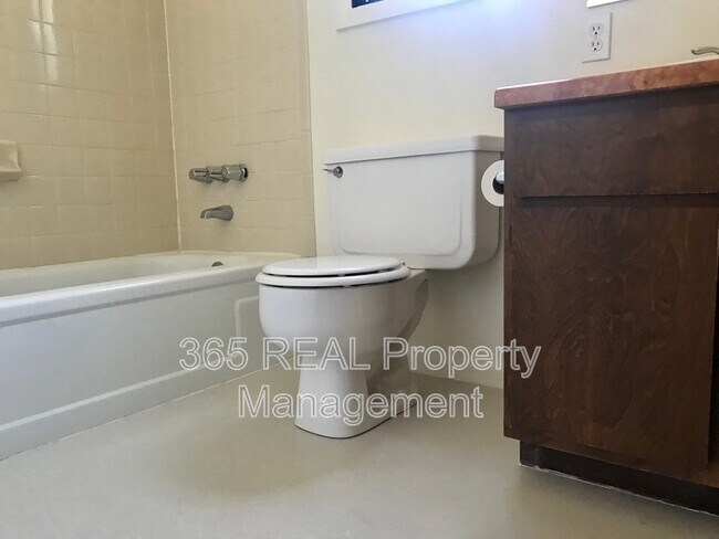 Building Photo - 2141 28th Ave Ct