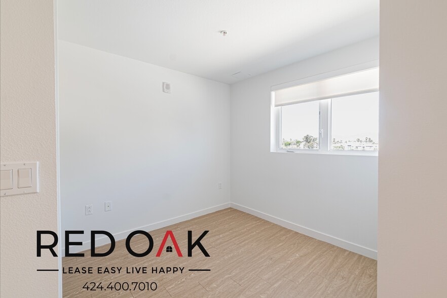 Building Photo - 11405 Chandler Blvd