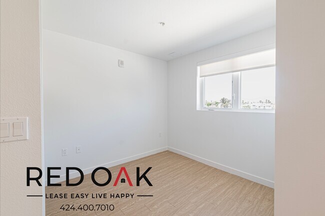 Building Photo - 11405 Chandler Blvd