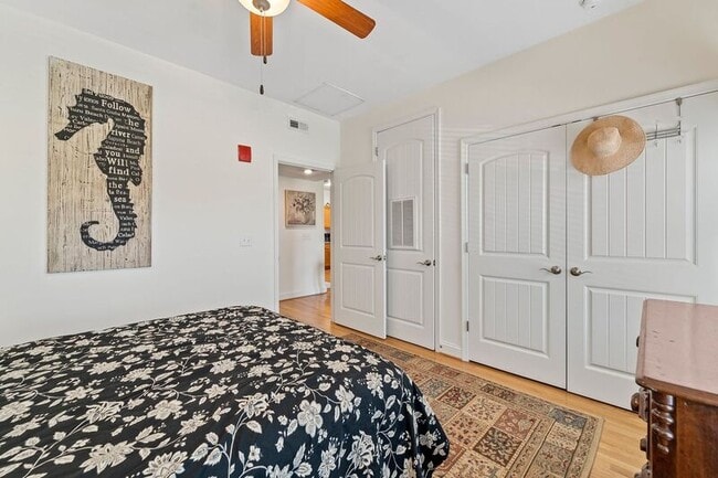 Building Photo - 11905 Centre St