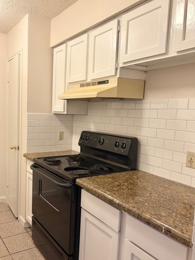 Building Photo - Move-In Ready Condo with Pool, Fireplace i...