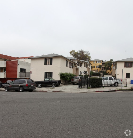 Building Photo - Modern 1BR with Balcony & Parking – Live t...