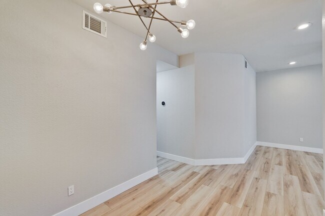 Building Photo - Welcome Home!!! - Great Location