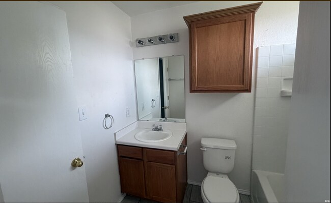 Building Photo - "Charming 3-Bedroom Oasis with 2 Full Baths in Converse, TX