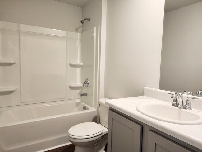 Building Photo - 1015 Course Ln