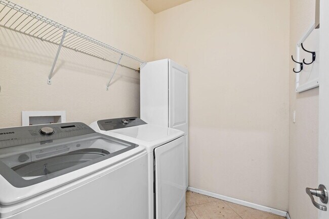 Building Photo - 4750 Monarch Way