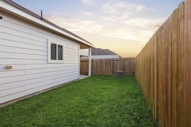 Building Photo - 6444 Wenlock Dr