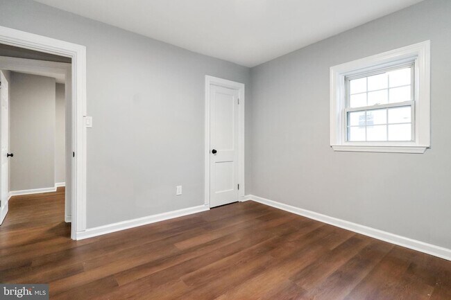 Building Photo - 6621 Hallwood Ave