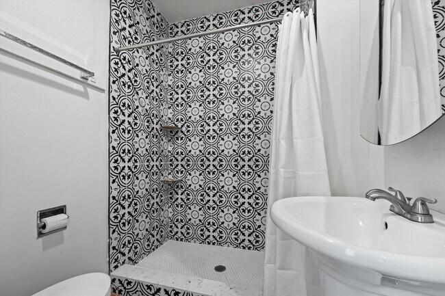 Building Photo - Pre- Lease August 2026 - UA Bungalow