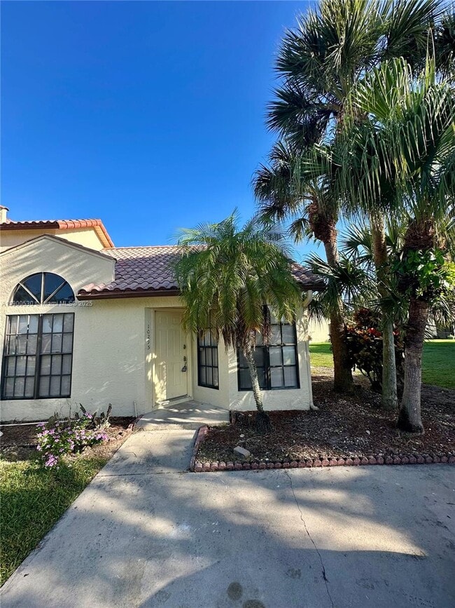 Building Photo - 10295 Hidden Springs Ct