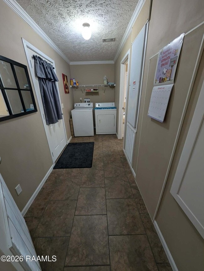 Building Photo - 206 Windcreek Ln