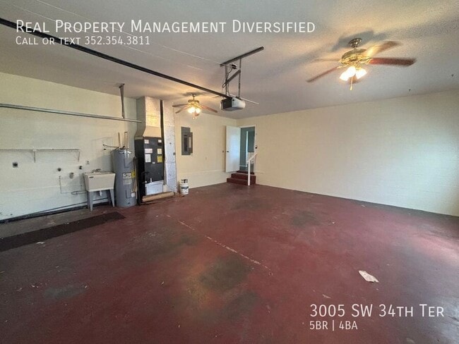 Building Photo - 3005 SW 34th Terrace