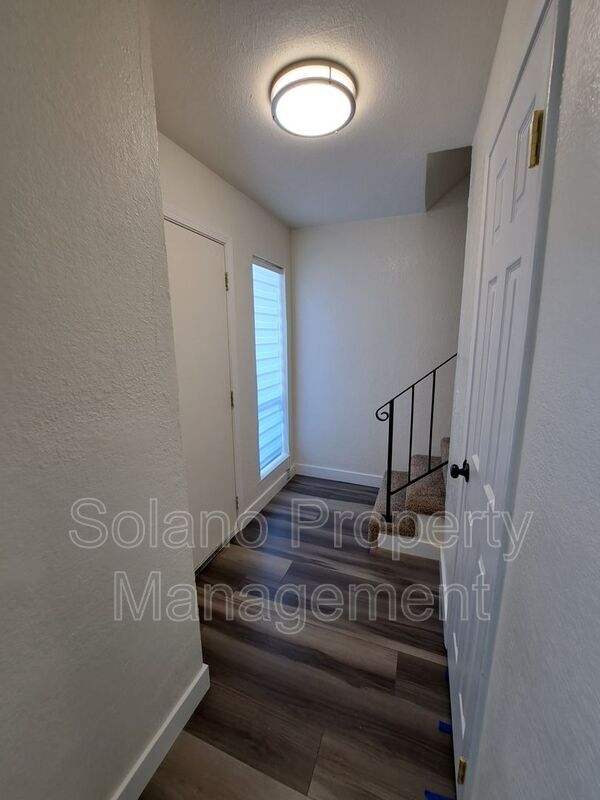 Building Photo - 145 Del Rey Ct