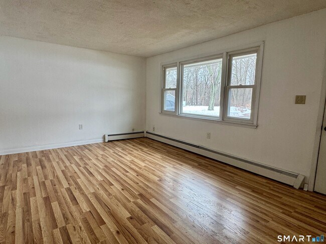 Building Photo - 12 Nutmeg Dr