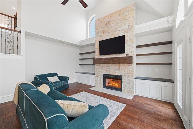 Building Photo - 715 Lakeway Dr