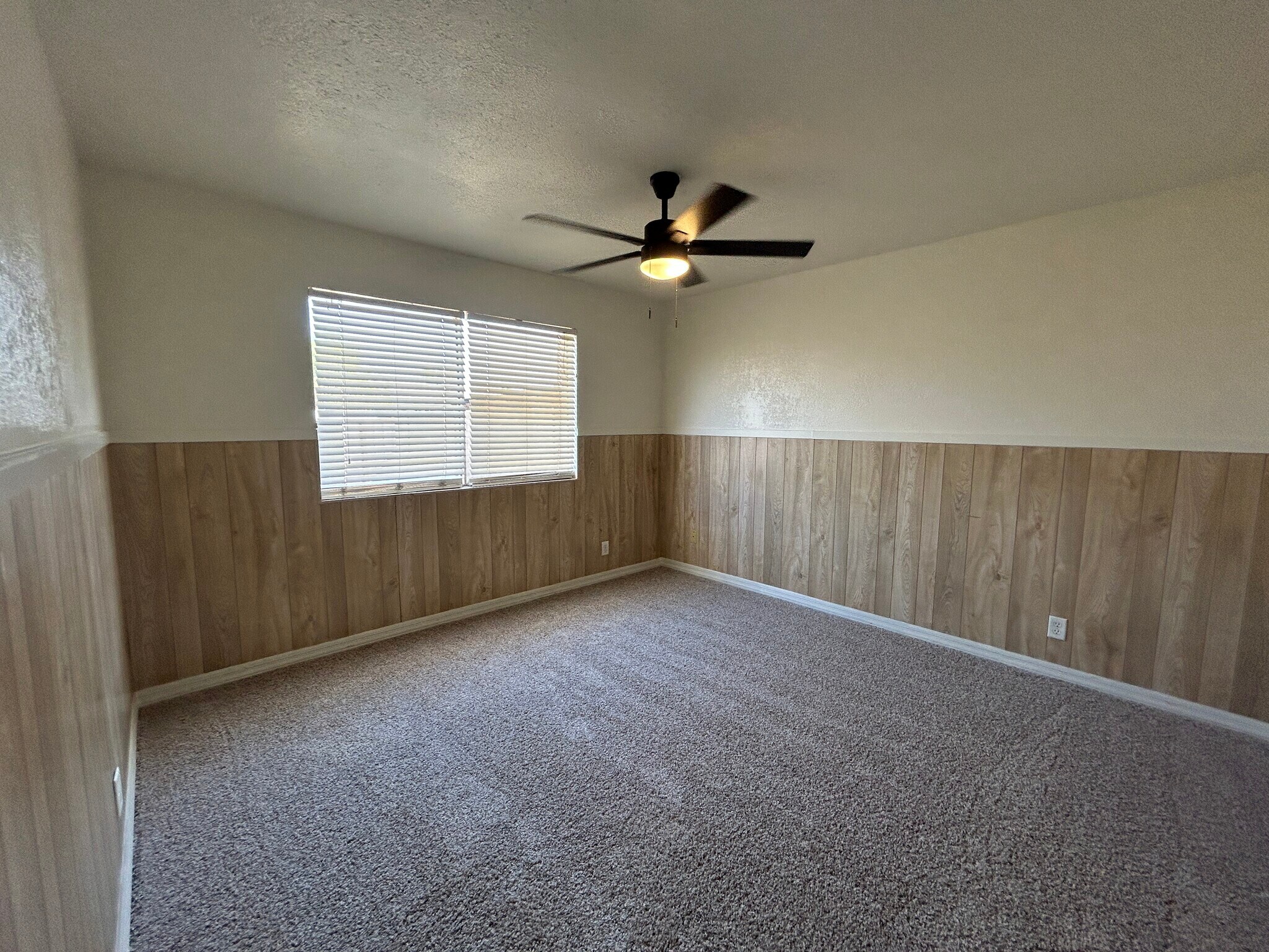 Building Photo - 7222 W Rose Ln