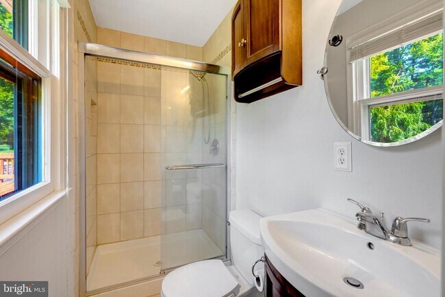 Building Photo - 4570 Lawnvale Dr