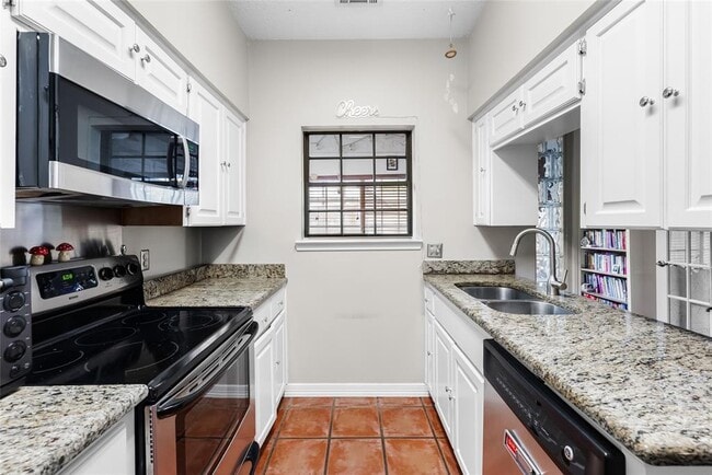 Building Photo - 1307 Kinney Ave