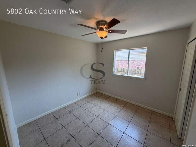 Building Photo - 5802 Oak Country Way